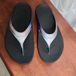 OOFOS Women's Sandals Black and Iridescent